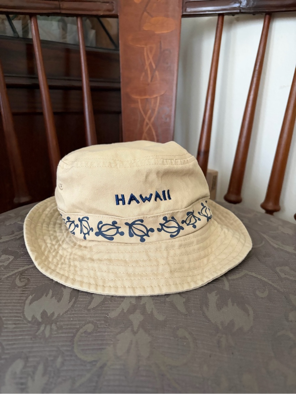 Vintage Beige 'Hawaii' Embroidered Turtle Bucket Hat